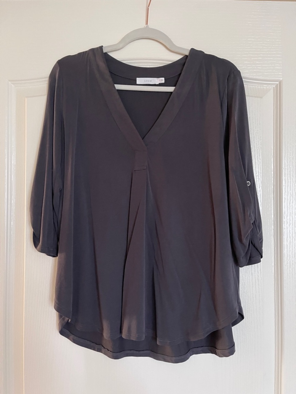 Lush Charcoal V-Neck Pleated Roll-Sleeve Blouse, Sz S